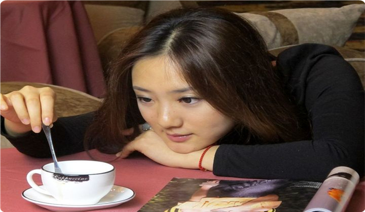 我在家(jiā)裡(lǐ)喝(hē)咖啡